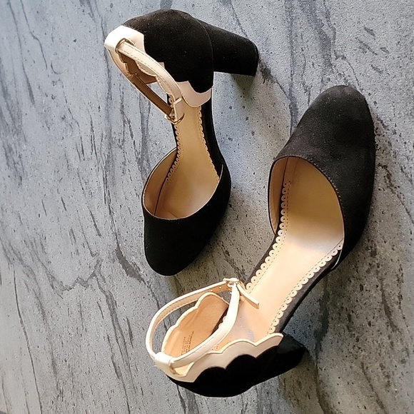 Journee Chandra Pumps block heel black Faux suede white trim size 8.5 - Picture 1 of 13